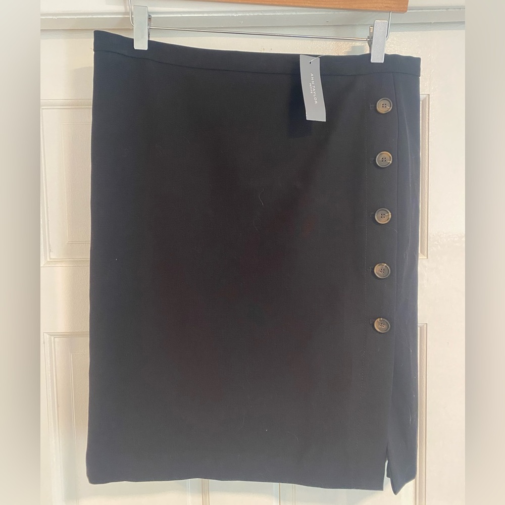 Ann Taylor 12 petite black skirt, NWT